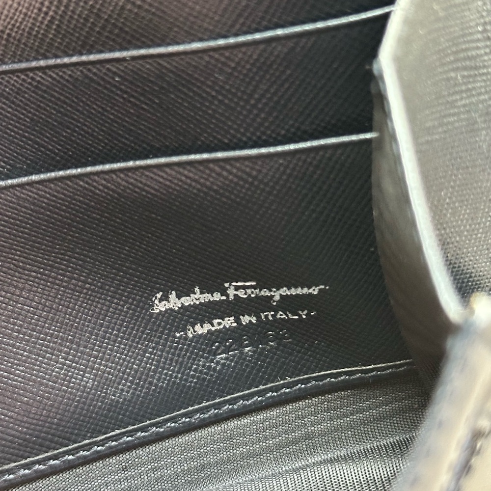 Salvatore Ferragamo Gancini Wallet - Picture 7 of 10